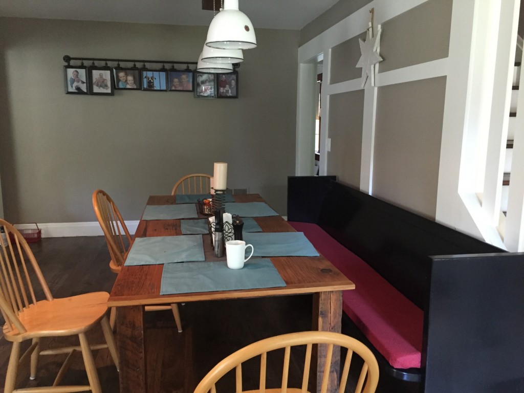 Dining room with banquette